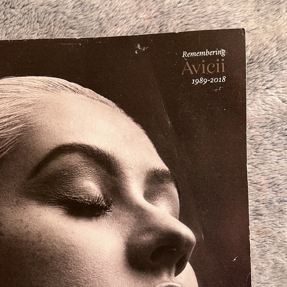 BILLBOARD MAGAZINE💫2018 Features Christina Aguilera and Remembering Avicii - Picture 3 of 6